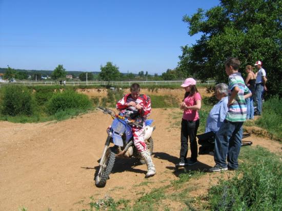 Chauvigny le 28 juin 2008, pause avec Aurélia, la tante d' Axel et Ama